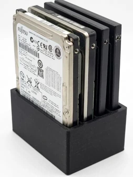 Настільний тримач для 4 жорстких дисків HDD/SSD 2.5″ чорний 7.6х5.6х4см - зображення 1
