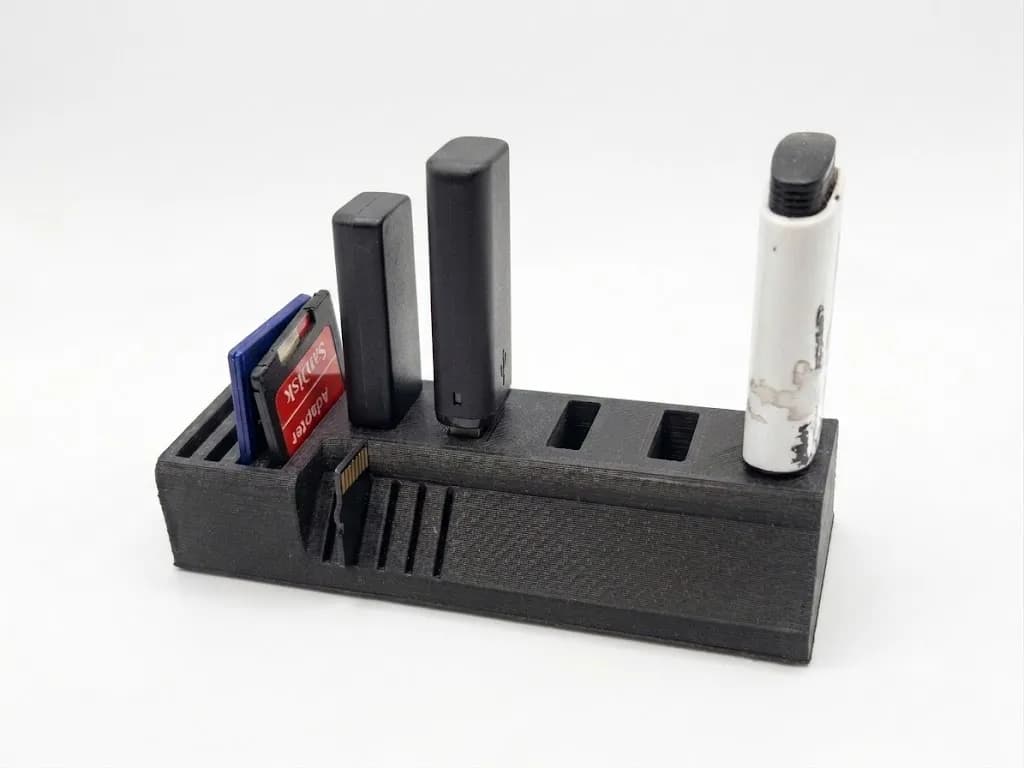 Органайзер-холдер для карт пам'яті SD and Micro SD та USB-накопичувачів 4х5х5 чорний