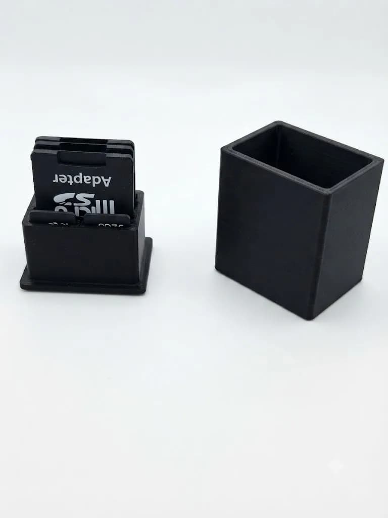 Компактний кейс для карток пам'яті: 3 SD + 4 microSD, чорний