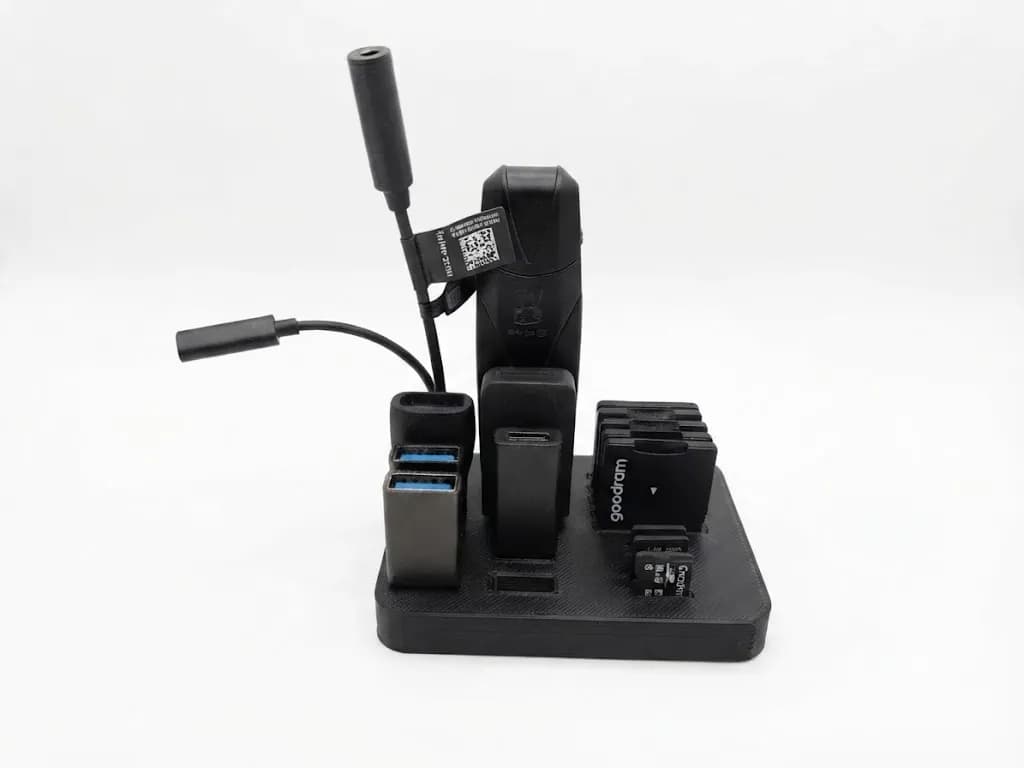 Універсальний настільний органайзер на 5 USB-A, 5 USB-C, 5 SD та 5 microSD чорний