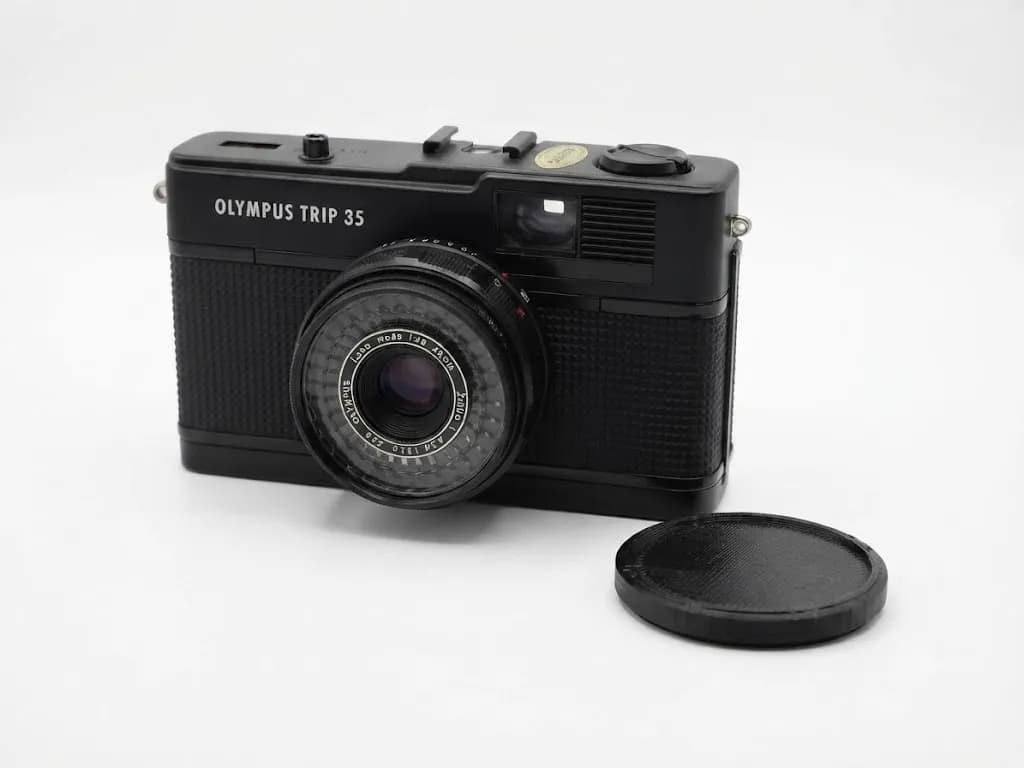 Кришка для об'єктиву Olympus Trip 35 (чорна) - зображення 1