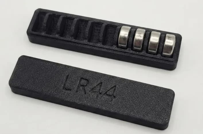 Контейнер-кейс для 10 батарейок LR44 чорний