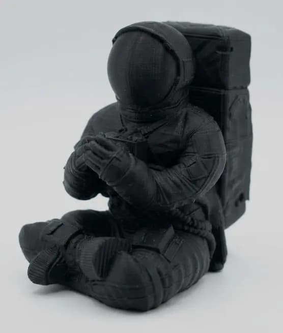 Декоративна фігурка "Космонавт", пластикова, чорна, 6.2х8.4х8.7 см
