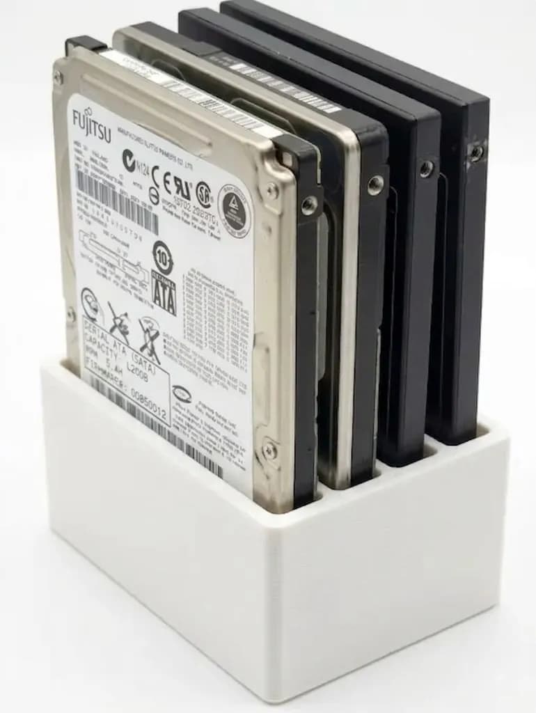 Настільний тримач-органайзер для 4 жорстких дисків HDD/SSD 2.5″ білий