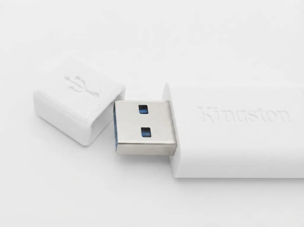 Захисний ковпачок для USB-A (USB 3.0/2.0) для флешок, кабелів тощо, білий