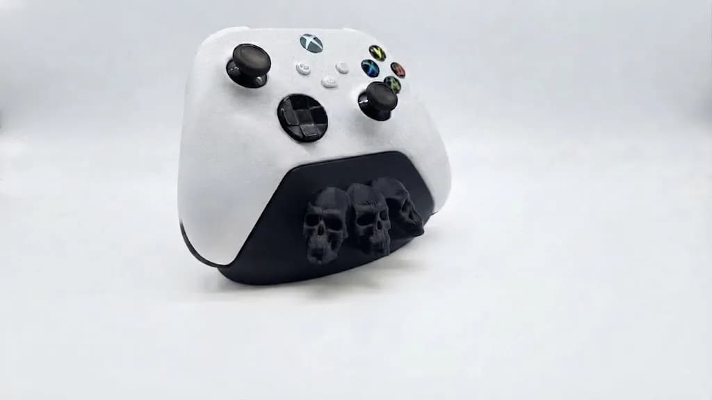 Порожниста стилізована підставка для контролера Xbox з 3 черепами, чорна - зображення 1