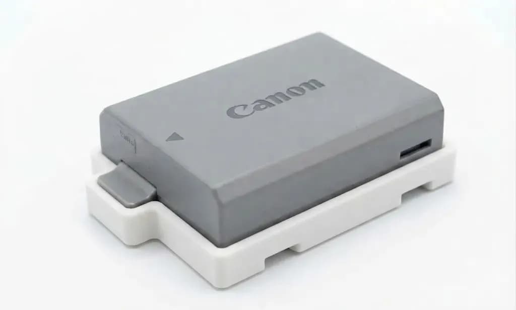 Захисна кришка для контактів батареї Canon LP-E5, білий - зображення 1