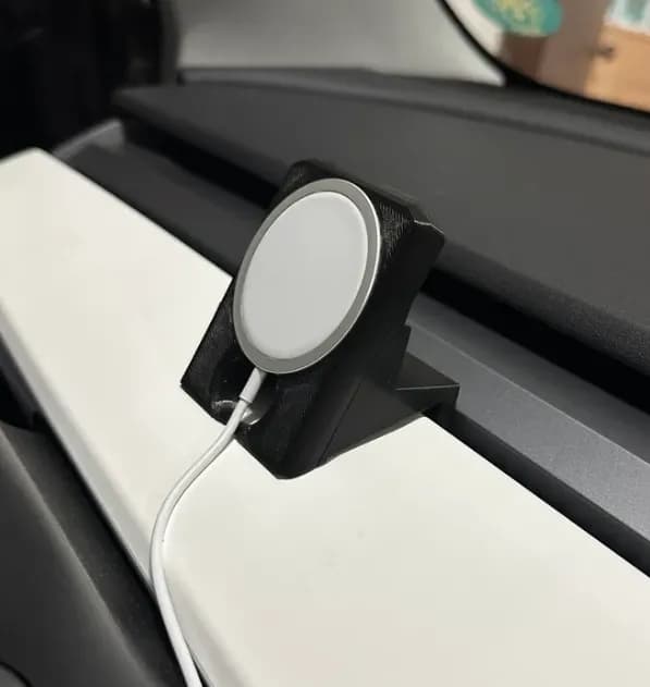 Автомобільний тримач для зарядки MagSafe на дефлектор обдуву для Tesla Model 3 / Model Y (над кермом), чорний - зображення 1