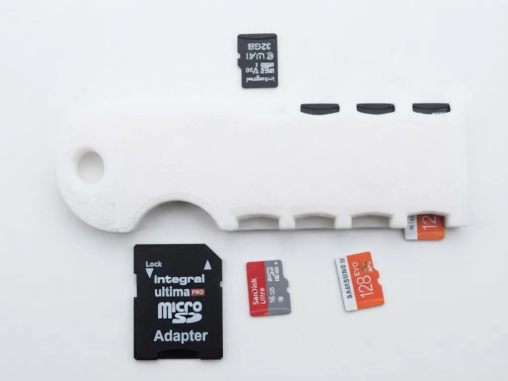 Кишеньковий тримач-органайзер для MicroSD та SD карт, білий - зображення 1