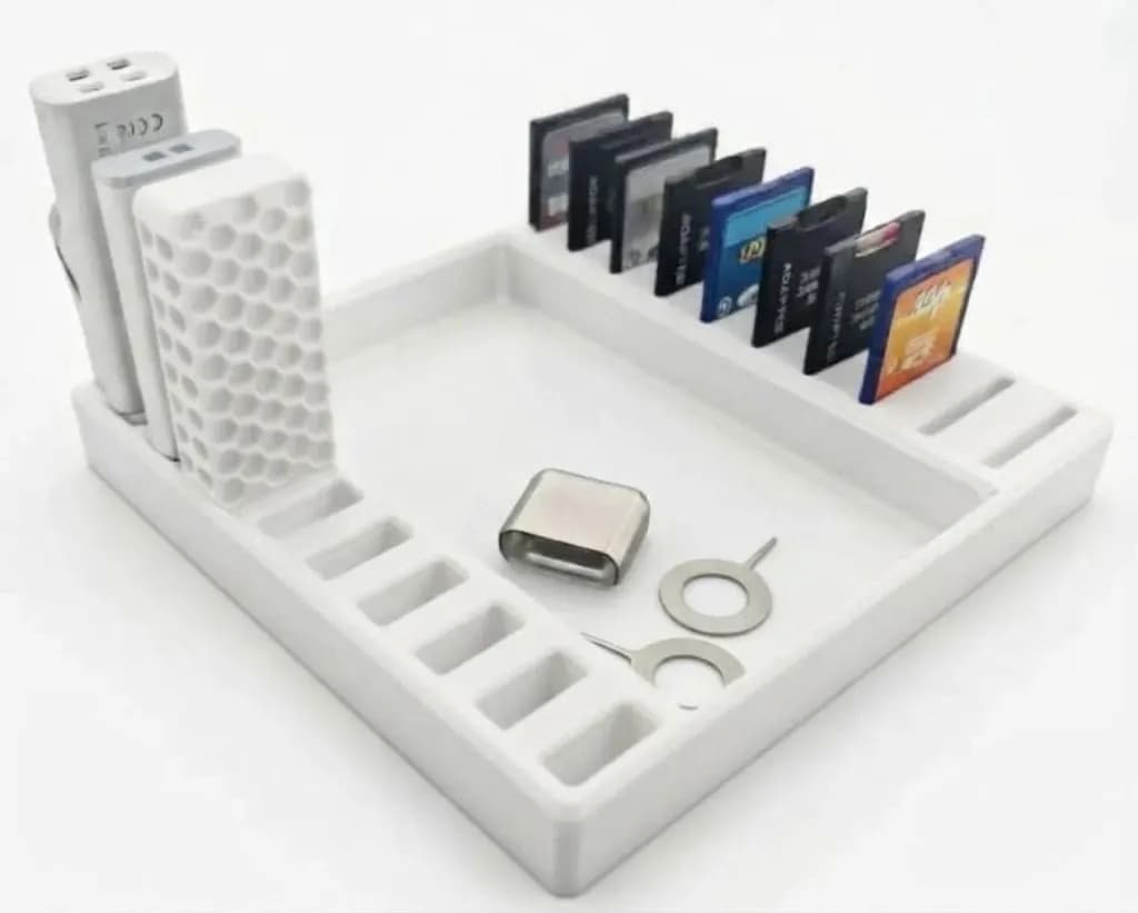 Органайзер для SD-карт, MicroSD, адаптерів, USB-флешок, SIM-карт, скріпок для SIM та дрібних аксесуарів (білий) - зображення 1