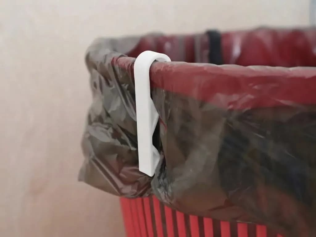 Затискач для сміттєвого пакета, білий пластиковий - зображення 1