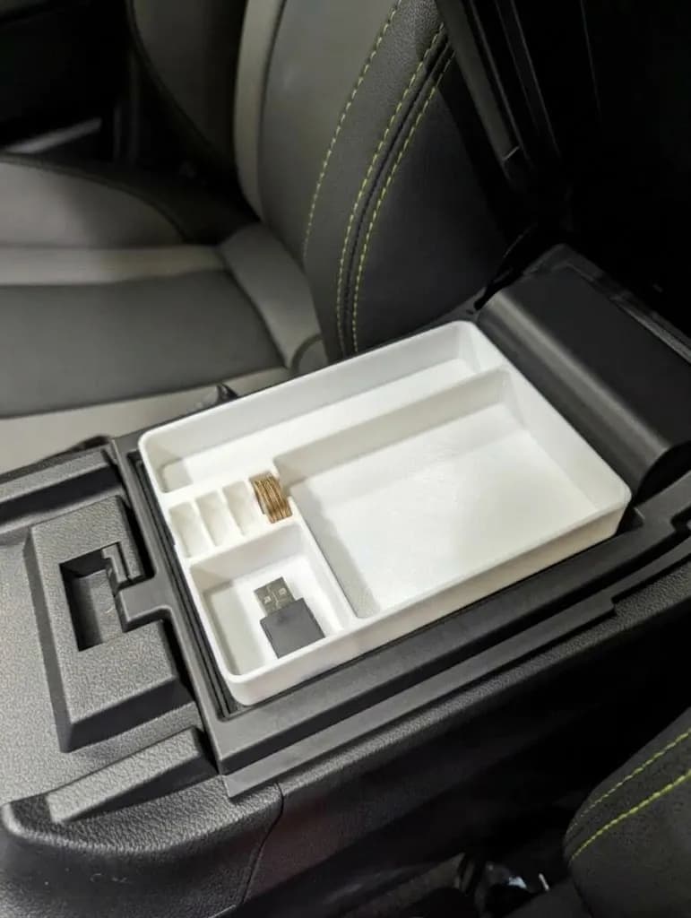 Лоток-органайзер для центрального підлокітника Subaru Outback (6-е покоління / BT, 2020–2025+), білий - зображення 1