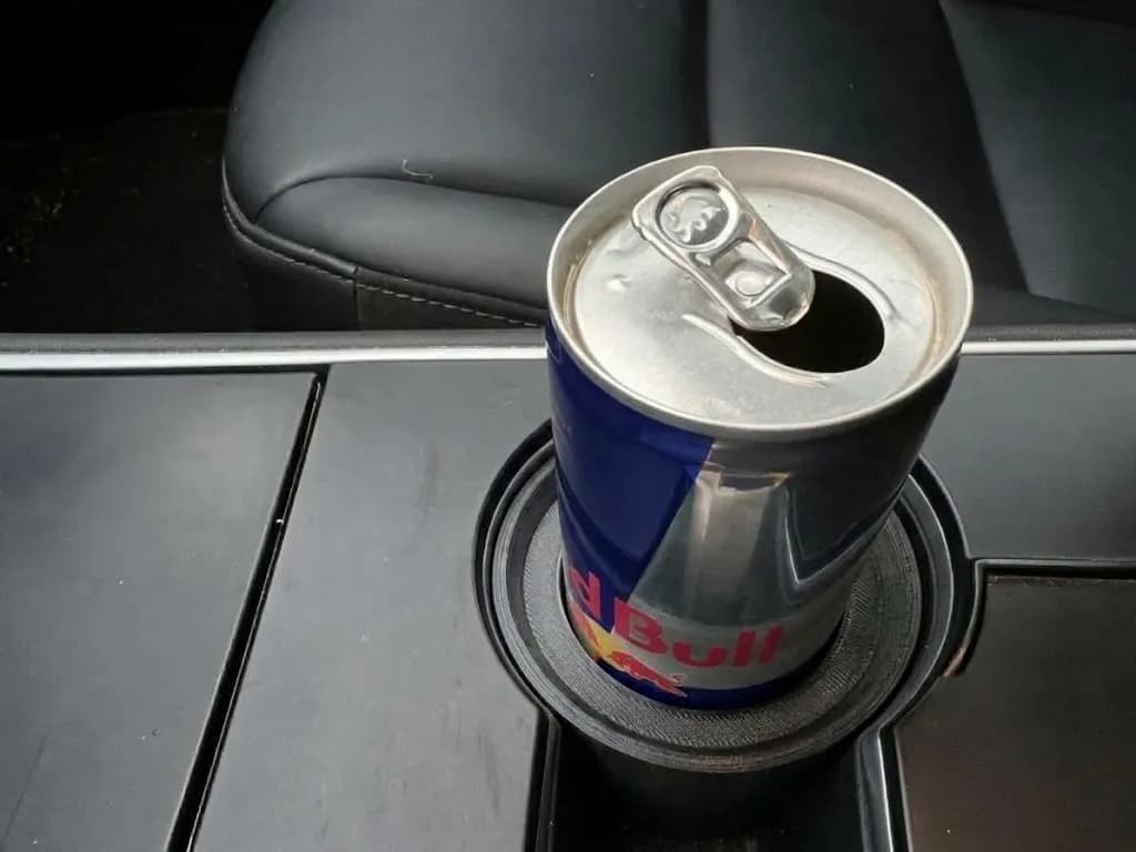 Підстаканник для банок Red Bull у Tesla Model 3, чорний - зображення 1